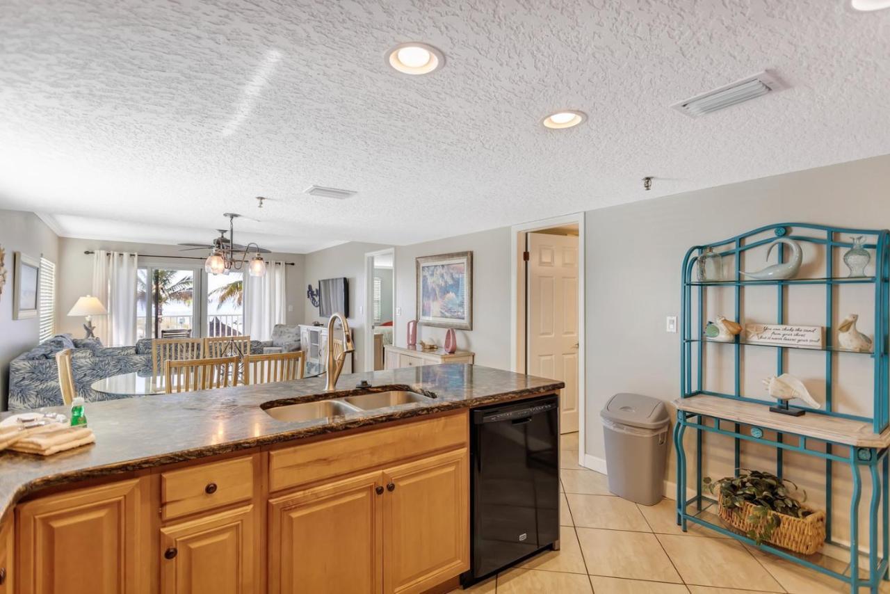 106 Beach Place Condos St. Pete Beach Exteriér fotografie