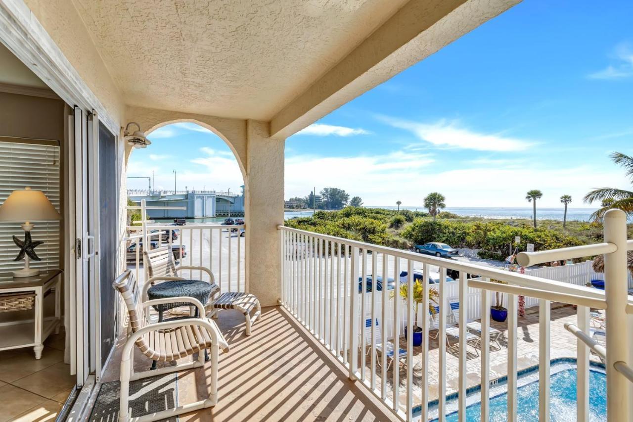106 Beach Place Condos St. Pete Beach Exteriér fotografie