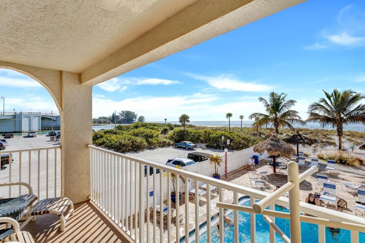 106 Beach Place Condos St. Pete Beach Exteriér fotografie