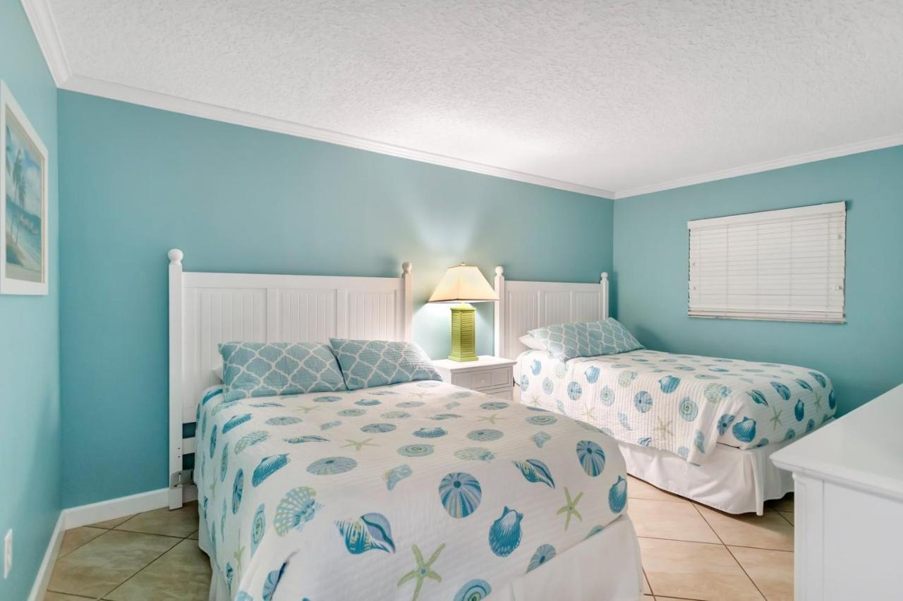 106 Beach Place Condos St. Pete Beach Exteriér fotografie