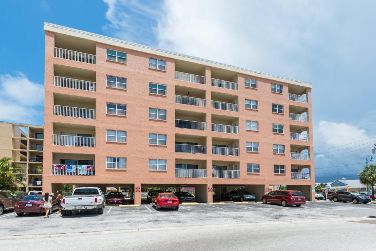 106 Beach Place Condos St. Pete Beach Exteriér fotografie
